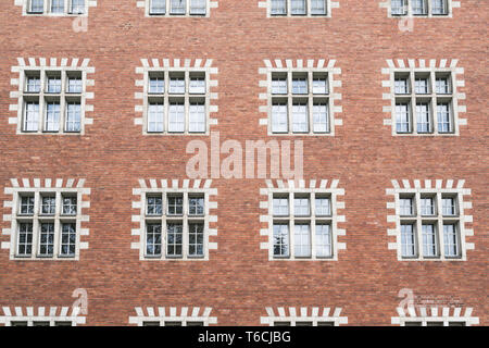 Fassade eines alten Hauses mit roten Backsteinmauer Stockfoto