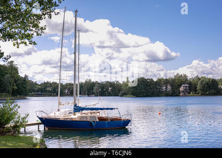 Schiffe an Nida Ferienort in der Nähe von Klaipeda Neringa auf der Ostsee in der Kurischen Nehrung in Litauen. Litauen, Nida. August 2018. Stockfoto