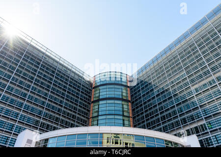Low Angle View der zentrale Kern des Berlaymont-gebäudes, dem Sitz der Europäischen Kommission in Brüssel, Belgien. Stockfoto
