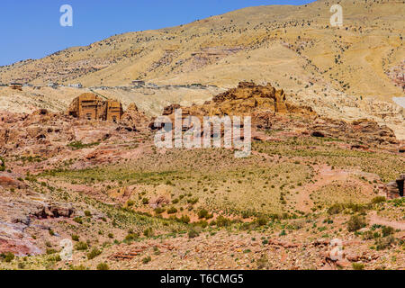 Blick auf Mughar Eine Nassara Gräber, im östlichen Teil von Petra entfernt. Jordan. Stockfoto