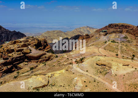 Schöne Landschaft rund um Petra archäologische Stadt, Jordanien. Stockfoto