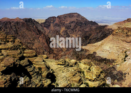 Schöne Landschaft rund um Petra archäologische Stadt, Jordanien. Stockfoto