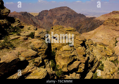 Schöne Landschaft rund um Petra archäologische Stadt, Jordanien. Stockfoto