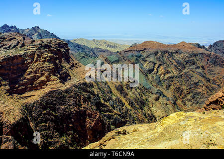 Schöne Landschaft rund um Petra archäologische Stadt, Jordanien. Stockfoto