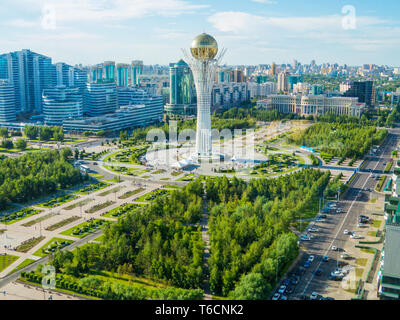 Luftaufnahme des Baiterek Tower in Nursultan, Kasachstan Stockfoto