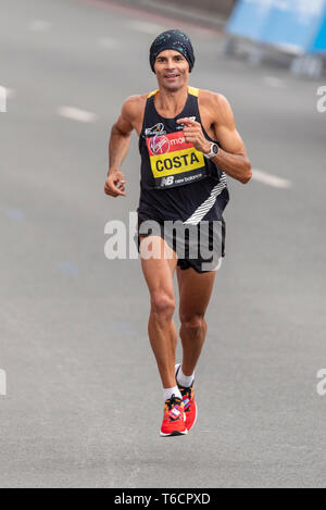 Fredison Costa Racing bei der Virgin Money London Marathon 2019, Großbritannien Stockfoto