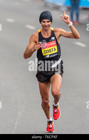 Fredison Costa Racing bei der Virgin Money London Marathon 2019, Großbritannien Stockfoto