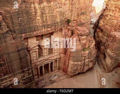 Die Schatzkammer, Al-Khazneh, Erhöhte Ansicht, Petra, Ma'an Governorate, Jordanien Stockfoto