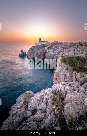 Portugal, Algarve, Costa Vicentina, Sagres, dem Kap St. Vincent (Cabo de Sao Vicente) bei Sonnenuntergang Stockfoto