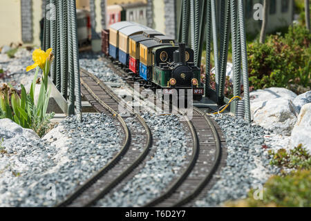 Eisenbahn-modelle Zug im Freien an einem sonnigen Tag, Dampfzug Stockfoto