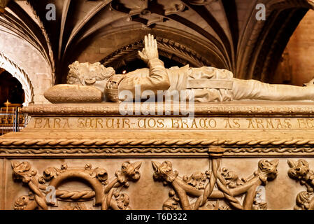 Grab von Luis de Camões im Inneren der Kirche das Kloster Jeronimos, das zum Weltkulturerbe der Unesco gehört. Lissabon, Portugal Stockfoto