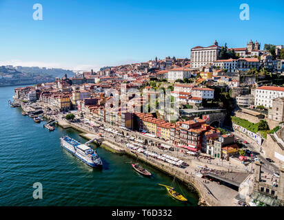 Douro Fluss und das Stadtbild von Porto, Erhöhte Ansicht, Portugal Stockfoto