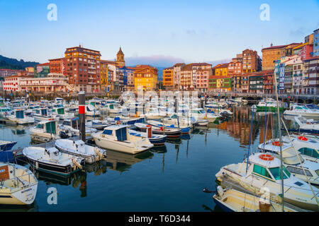 Spanien, Provinz Vizcaya, Baskenland, Bermeo, Hafen. Stockfoto