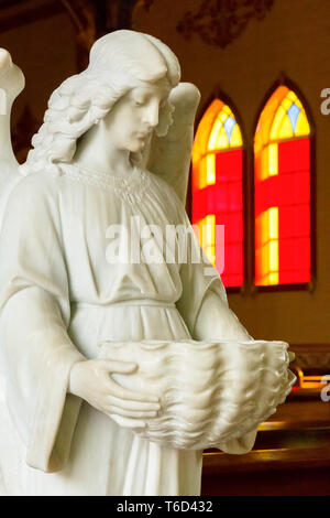 Zarcero iglesia Innenansicht mit Engel Statue Stockfoto