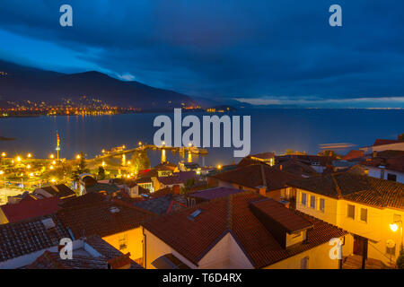 Ohrid lake city Nacht. Mazedonien Stockfoto