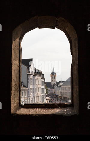 Porta Nigra, Trier, Deutschland. Es ist das größte römische Stadttor nördlich der Alpen. Die Fundamente wurden 170 n. Chr. unter der Herrschaft von Marcus Aurelius gelegt. Stockfoto