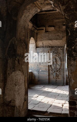 Porta Nigra, Trier, Deutschland. Es ist das größte römische Stadttor nördlich der Alpen. Die Fundamente wurden 170 n. Chr. unter der Herrschaft von Marcus Aurelius gelegt. Stockfoto