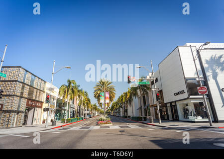 Beverly Hills, CA - Jun 29, 2018: Schnittpunkt des Rodeo Drive und Brighton Weg mit luxuriösen Boutiquen in Beverly Hills, Los Angeles, Kalifornien Stockfoto