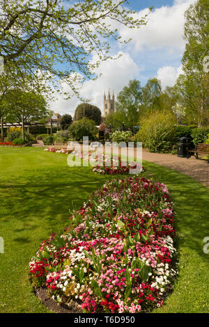 St Mary's church Ashford aus dem Memorial Gardens Kent UK Stockfoto