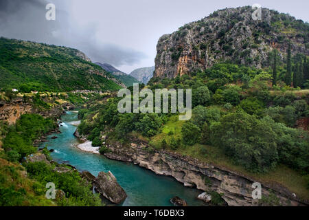 Morača Canyon im Süden Montenegro Stockfoto