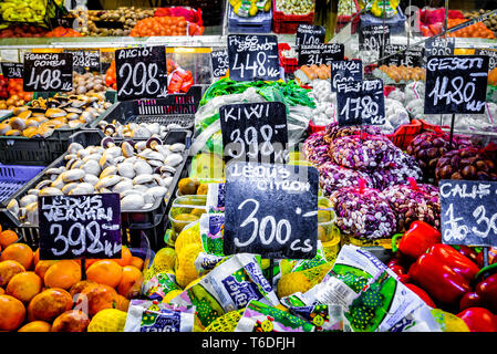 Sortiment an frischem Obst und Gemüse Stockfoto