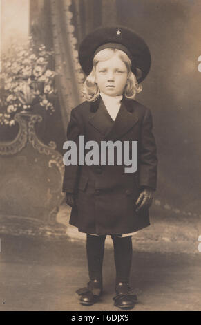 Jahrgang 1909 Washington photographische Postkarte zeigt ein junges Kind namens Sonnie Stockfoto