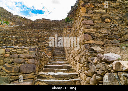 Terrassen von Pumatallis in Ollantaytambo in Cusco Region, Peru Stockfoto