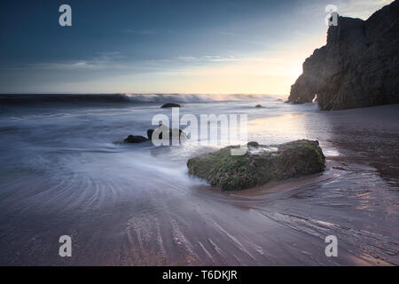 Lange Belichtung Bild bei El Matador Strand bei Sonnenuntergang Stockfoto