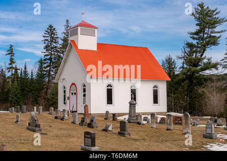 Hereford, QC, Kanada - 21 April 2019: Der All Saints anglikanische Kirche in Hereford wurde circa 1865. Stockfoto