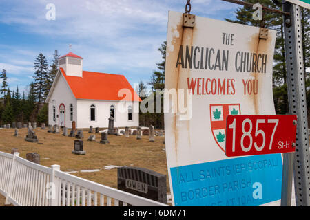 Hereford, QC, Kanada - 21 April 2019: Der All Saints anglikanische Kirche in Hereford wurde circa 1865. Stockfoto