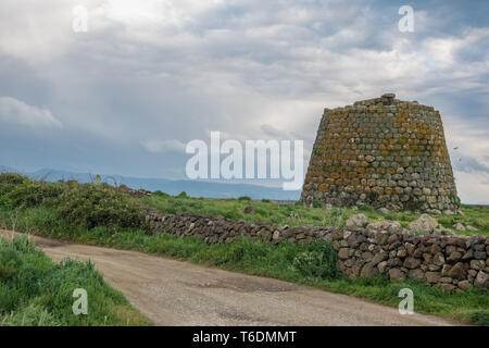 Nuraghe in der Nähe von Nuoro, Sardinien, Italien. Unter Tausenden von alten megalithische Strukturen während der NURAGHISCHEN Alter zwischen 1900 und 730 v. Chr. gebaut Stockfoto