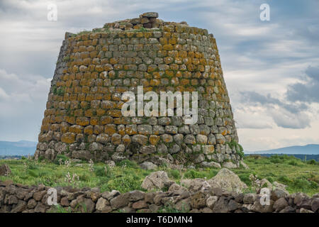 Nuraghe in der Nähe von Nuoro, Sardinien, Italien. Unter Tausenden von alten megalithische Strukturen während der NURAGHISCHEN Alter zwischen 1900 und 730 v. Chr. gebaut Stockfoto