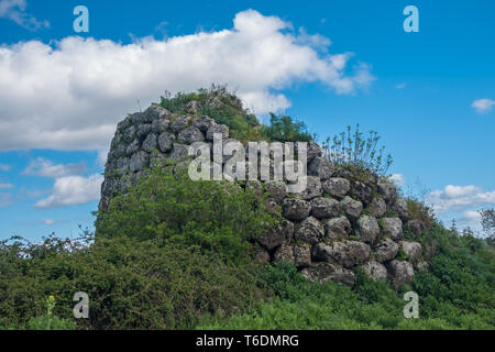 Nuraghe in der Nähe von Nuoro, Sardinien, Italien. Unter Tausenden von alten megalithische Strukturen während der NURAGHISCHEN Alter zwischen 1900 und 730 v. Chr. gebaut Stockfoto