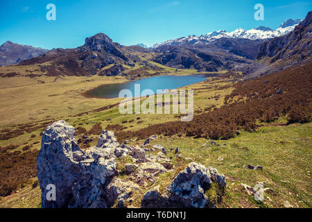 Picos de Europa (Picos de Europa) National Park. Ein gletschersee Ercina. Asturien, Spanien, Europa Stockfoto