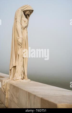 Mutter Kanada Statue an der kanadischen Weltkrieg ein Denkmal, Vimy Ridge National Historic Site von Kanada, Pas-de-Calais, Frankreich. Stockfoto