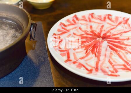 Kagoshima Kurobuta Schweinefleisch Schichten mit Hot Pot Stockfoto