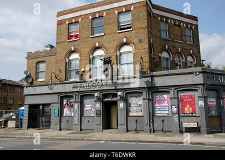 Eine allgemeine Ansicht von Falcon Bar & Lounge im Queen's Park Stockfoto