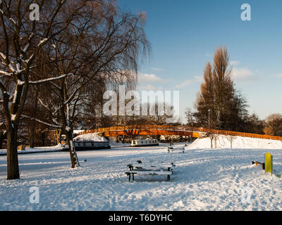 Grand Union Canal im Winter Stockfoto