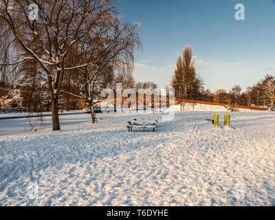 Grand Union Canal im Winter Stockfoto