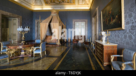 Barocke Innenausstattung Schlafzimmer Anfang des 18. Jahrhunderts. Bourbon Könige von Neapel. UNESCO-Weltkulturerbe von Caserta, Italien. Stockfoto