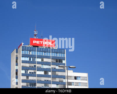 LJUBLJANA, Slowenien - 22. MÄRZ 2019: Benzin Hauptgebäude in Ljubljana, Slowenien ist das größte Gasunternehmen in Land Stockfoto