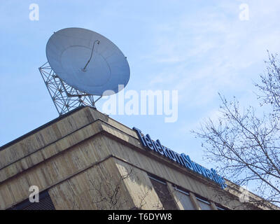 LJUBLJANA, Slowenien - 22. MÄRZ 2019: Telekom Slovenije Zeichen auf ein Hauptgebäude in Ljubljana Stockfoto