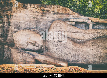 Liegende Buddha Statue Am Gal Vihara. Panorama Stockfoto