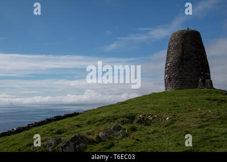 Eask Turm mit bewölkt blauer Himmel Stockfoto