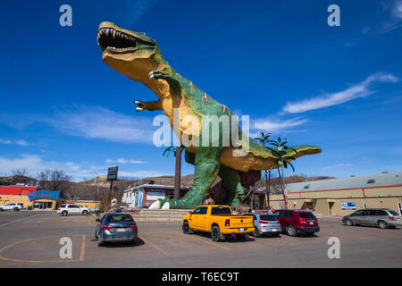 Drumheller, Alberta, Kanada 18. April 2019: Die weltweit größte Dinosaurier Dinosaurier, die Hauptstadt der Welt, Reisen Alberta, historische Stadt, Tourismus, Museum, Urlaub, Sehenswürdigkeiten, Geschichte Stockfoto