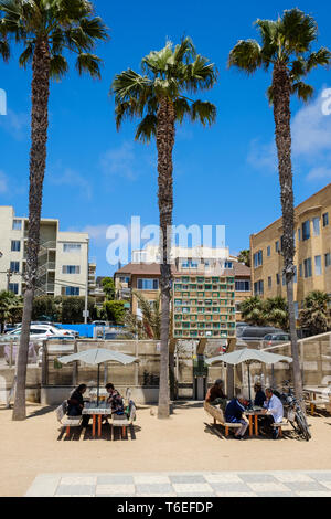 Schach Spielen auf dem Santa Monica Beach in Los Angeles, Kalifornien, USA Stockfoto