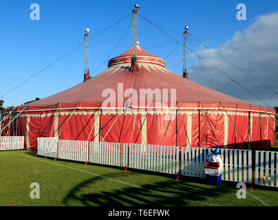 Russells Internationale Zirkus, Reisen, Transportmittel, Big Top Zelt, Hunstanton, Norfolk, Großbritannien. Stockfoto