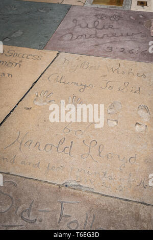Hollywood Berühmtheiten Footprints in TCL Chinese Theatre in Hollywood Boulevard, Los Angeles, Kalifornien, USA Stockfoto