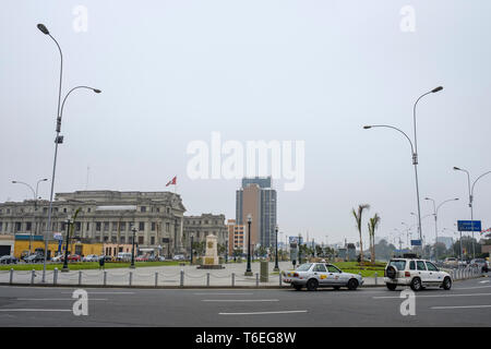 Straßen und Umweltverschmutzung Nebel in Lima, Peru Stockfoto