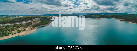 Antenne Panoramablick auf die Landschaft von cardinia Stausee Stockfoto